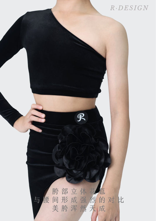 Sloping shoulder flower skirt